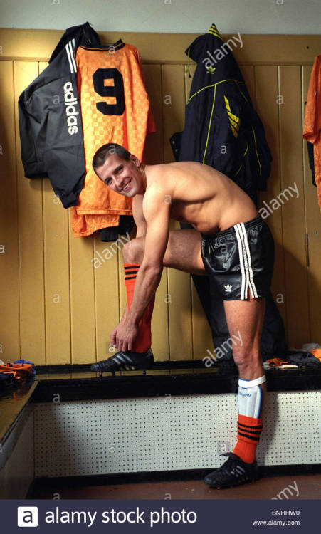 nylonshortsen:Steve Bull in shiny Adidas shorts!