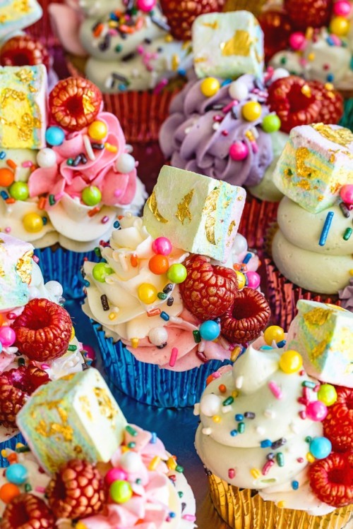 guardians-of-the-food:  Unicorn Cupcakes  @hi-kitty-kitty