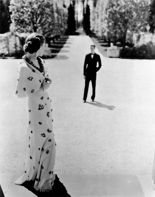patrickhumphreys: Evening wear by Carnegie, photographed by George Hoyningen-Huene, 1935.