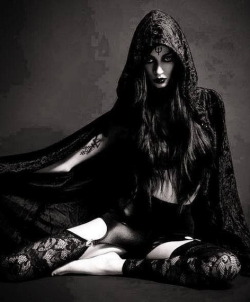 victorian-goth:  Victorian goth http://victorian-goth.tumblr.com/