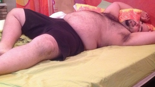 housebearsofatlanta:  thefeyinmysoulisonfire:  Hullo :3   Really hot guy 