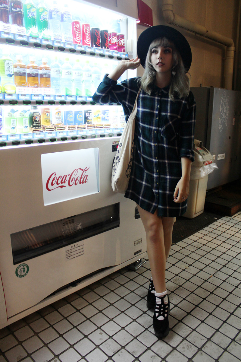 missalmightyx:  fashion-squid:  Lazy nights in Harajuku. ♡  look at this babe being