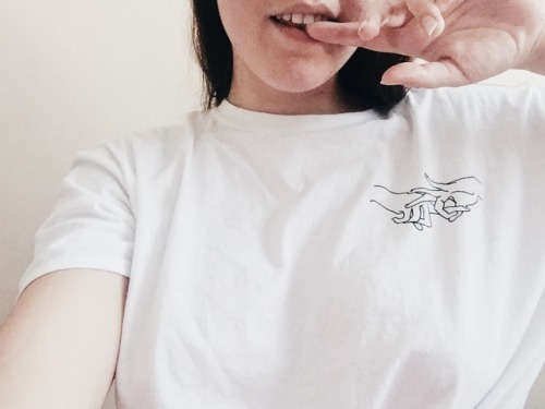 nakedpersephone:  ma tshirt is so cute