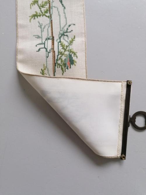 somediyprojects:Norwegian Poppy Wall Hanging, c. 1960s.“This is one of the most gorgeous needl