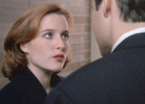 dunhamhairograpy:‘[…] Leaving Mulder confused and at a loss. Feeling somehow like he’s betrayed a lo