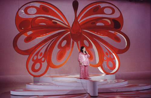 twixnmix:  Cass Elliot on her television variety special “Don’t Call Me Mama Anymore” on September 28, 1973.