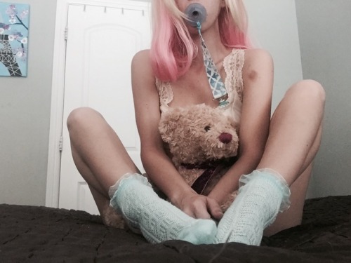 littlebrattykotenok:  Pastel little time 😊