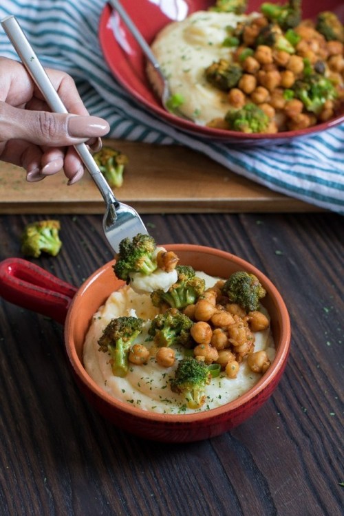 Vegan Mashed Potato Bowl Round UpVegan Mashed Potato Bowls With Crispy Tofu NuggetsVegan Loaded Mash