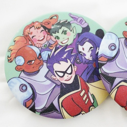 kohichapeau:i have a really big variety of these giant buttons up on my shop! they’re very nice qual