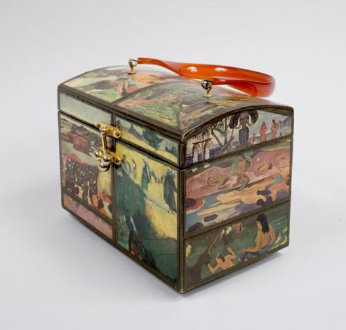 Wooden “art purse” with paintings by Cezanne, Gauguin and Monet, 1950-1959. USA. Via Goldstein Museu