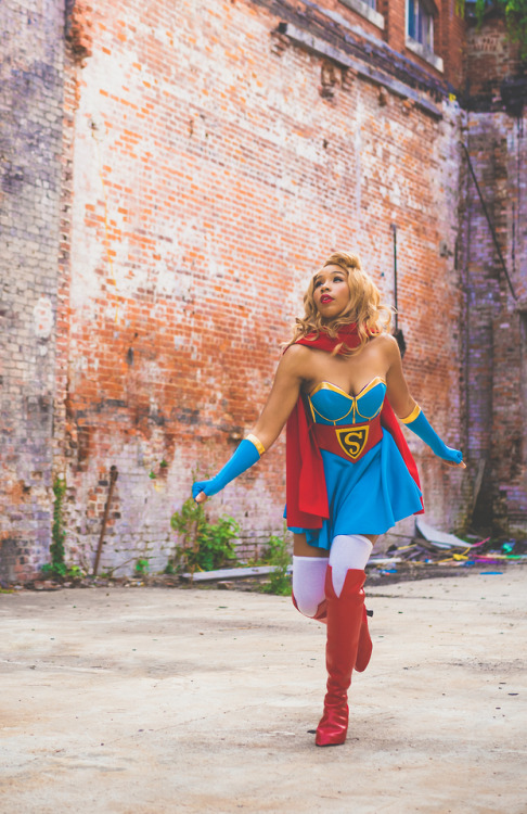 I made this Supergirl cosplay from Simplicity pattern 8185 for a photography and modeling panel. I l