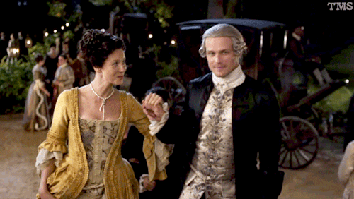 themusicsweetly: OUTLANDER | When Jamie holds Claire’s hand like THAT