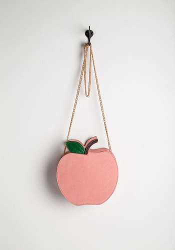 thelosersshoppingguide:  Backpack / Peach Purse 