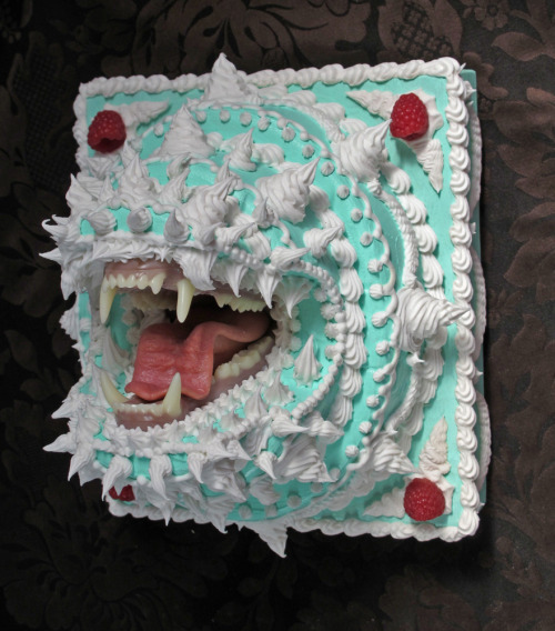 labyrinth-of-butts: creepy but adorable cakes by Scott Hove