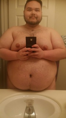 chubbyboy1:  pandamattic:  okgetsuo:  chubbyaddiction:  pandamattic:  Shower time. Need to shave, also I’m an uncut grower :3  Woof, hot curves…  *sigh* He’s got a really nice body~ I wish I knew what I had to eat to emulate it.   Carne Asada Fries,