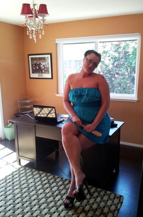 redbottomedboy1: BBW spankers bigger knees, bigger hands….