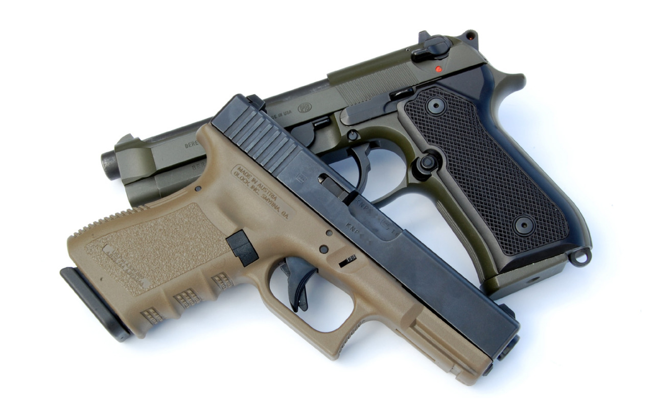 hotdogsandwiches:  Beretta 92F and gen 3 Glock 19 NS. Glock’s “OD” frame is