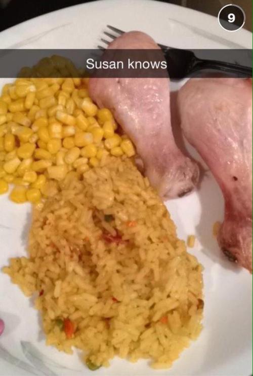 mybodymyblog:  tarynel:  deverauxdiaries:  universecity88:  susan need her ass beat   😷😷😷😷  Is that chicekn cooked?!  Susan don’t know shit. I’d be doing 25 to life if Susan put this plate in front of me and called it dinner.  Lmao I hope