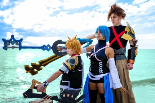 mystic-rumors:  Pictures from the KH photoshoot! It was really beautiful out there and everyone looked fantastic! Aqua is definitely one of my favorite cosplays to do.   Photos courtesy of @papanotzzi 