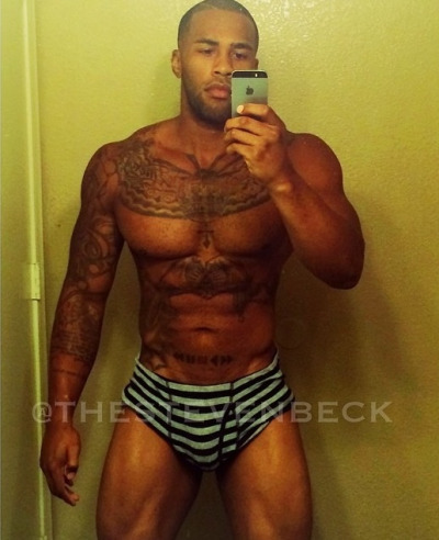 dominicanblackboy:  Sexy gorgeous hot tatted muscle ass Steven Beck!😍😘