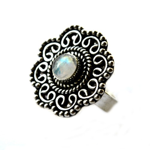 STERLING SILVER MAILI RING IN MOONSTONE
