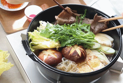 tokkeki:    Sukiyaki by 아내의 식탁   