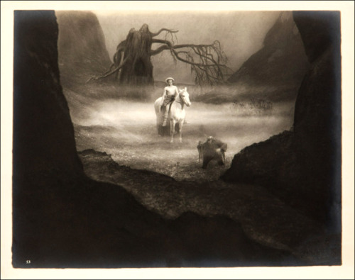 Unknown photographer, still from Fritz Lang’s “Die Niebelungenlied / The Death of Siegfried,” 1922