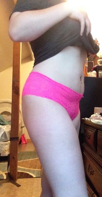 ilovebeingcurvy:  My legs 😩  Why the sad face? I think you have sexy legs ;) thank you for submitting, you look great!