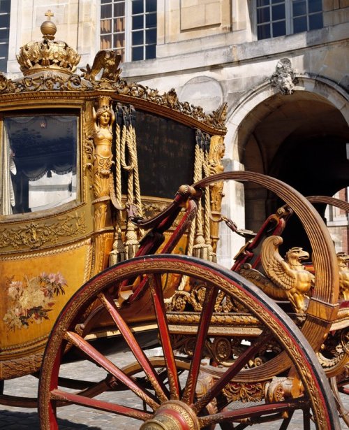 courtroyale:  Berline of the baptism of duc de Bordeaux, detail.© RMN-GP (Château de Versailles) / Gérard Blot 