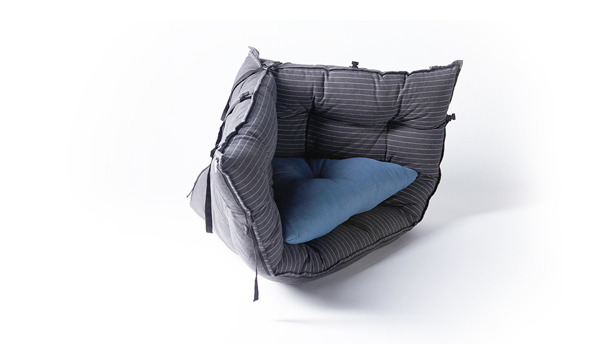 tinyhousedarling:  Bed Turns Into an Armchair 