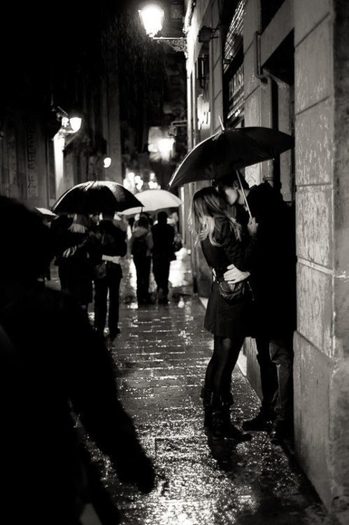 Love in the Rain | via Tumblr en We Heart It. http://weheartit.com/entry/74354036/via/Tina_96