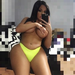 thickbootymagazine:  Mafiadoll💋💜💜💜