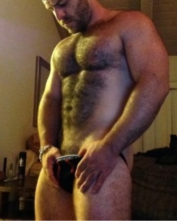 woofproject:  cornfedmusclecub:  guysthatgetmehard:  can we have a peek inside your jock, too, ian?  Yes please  http://woofproject.tumblr.com/