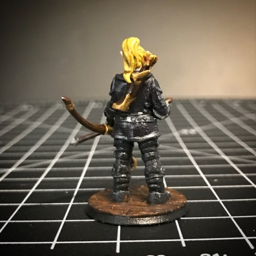 sydtropolis:I finished painting another Hero Forge Elf Rogue/Ranger mini commission. I tried giving 