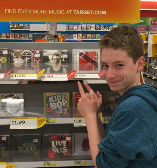 americanapsycho:Jake Karlen, aka the face of American Beauty/American Psycho, buying a copy of the a