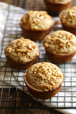 omg-yumtastic:  (Via: hoardingrecipes.tumblr.com)   caramelized banana oat muffins - Get this recipe and more http://bit.do/dGsN  Ooh