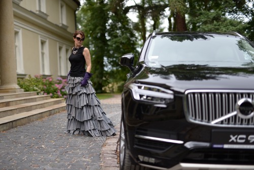 alexrumlexa: (со страницы Volvo XC90 współczesną karetą Damy Pik | Pinot Noir Fashion)