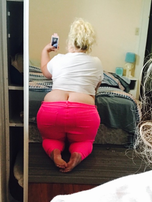 fatslutdreamgirl: hot pink