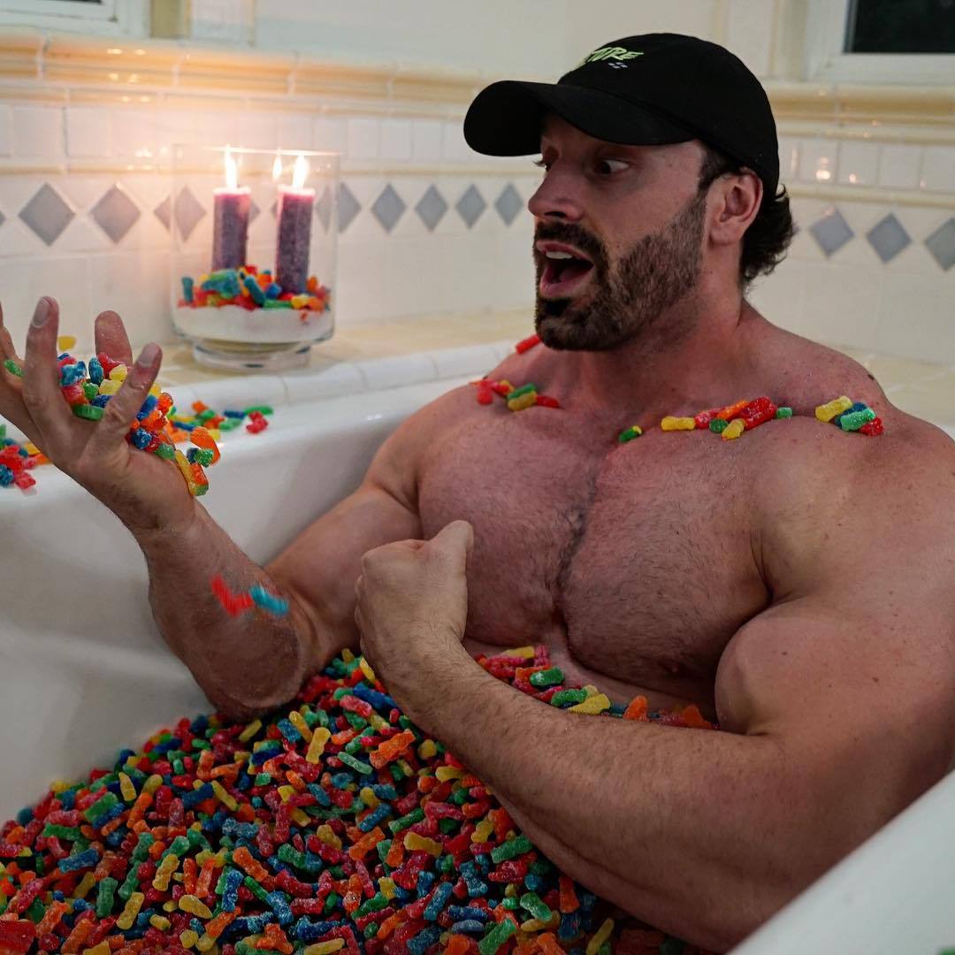 Bradley Martyn - Scruffy bodybuilder with a bath tub full of Sour Patch Kids&hellip;Fucking