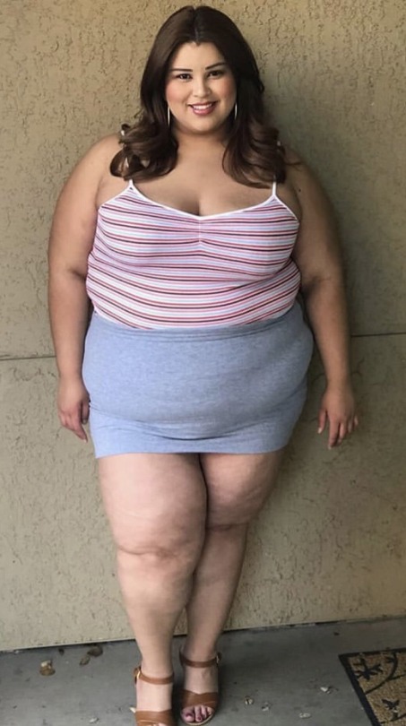 speck60: erronblack-tom:   Beautiful girl  Beautiful huge legs    Ich würde sie richtig geil aufspecken    😍😍😍😍😍🔥🔥🔥🔥🔥🔥