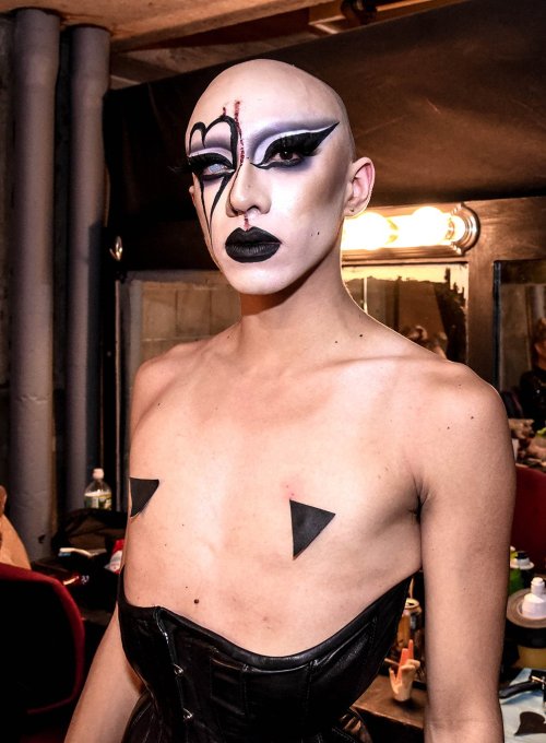 vander von odd backstage at pridegowns 2019. she never bleeds so i had to capture the one time she h