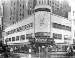 vintagenola:  Walgreen’s at 900 Canal Street - 1947Via the Franck - Bertacci Photographers Collection