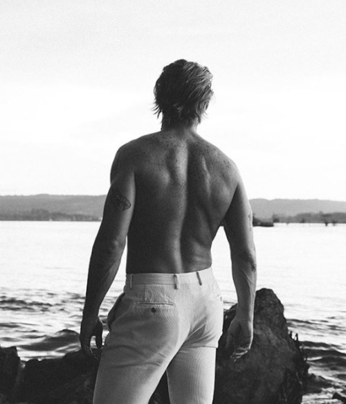 lamarworld1:Diplo bulge & booty