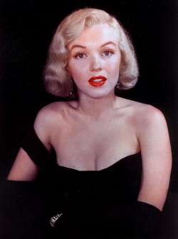 retrogasm:  Marilyn in black
