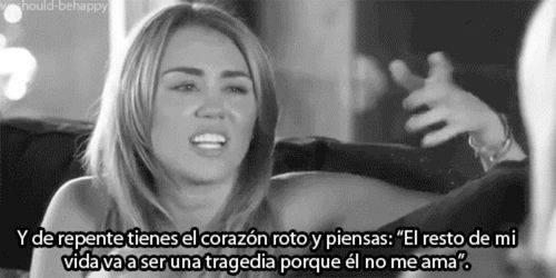 parateapensarlo:  brokenftalone:  Pero no es asi.  La vida no se acaba porque alguien fue tan estúpido como para dejarte ir.