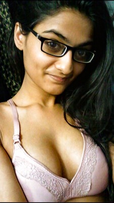 iloveindianwomen:  lildickcdncuckold:Damn she is gorgeous😍😍😍 Sexy spectacles