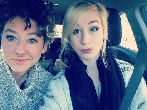 On our way to steal YO WIIIIINNEEE #oregon #winecountry #winetasting #wine #vacation #bff #exploremo