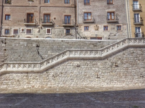 Escalera de la plaza catedral, Burgos, 2011.