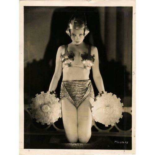 Mary Carlisle wears Adrian in Madam Satan (1930) #adrian #madamsatan #costume #moviestyle #1930s #co