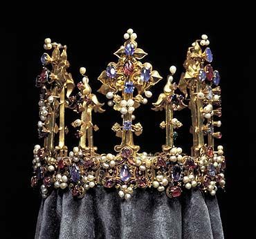 Crown of an English queen(known as Bohemian or Palatinate Crown),the oldest surviving crown of Engla